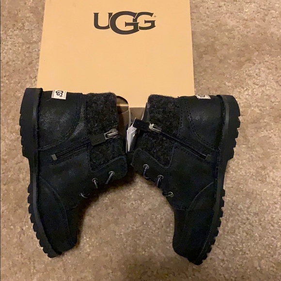 UGG - Picture 2 of 8